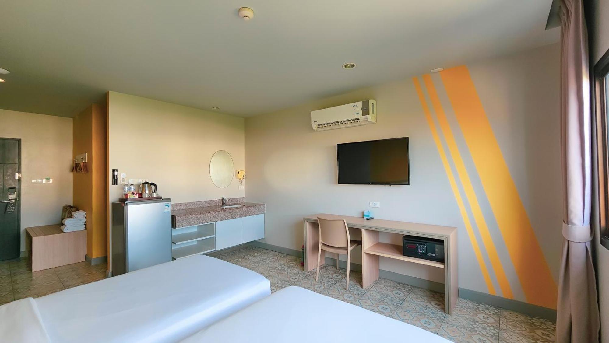 Recenta Suite Phuket Suanluang Exteriör bild