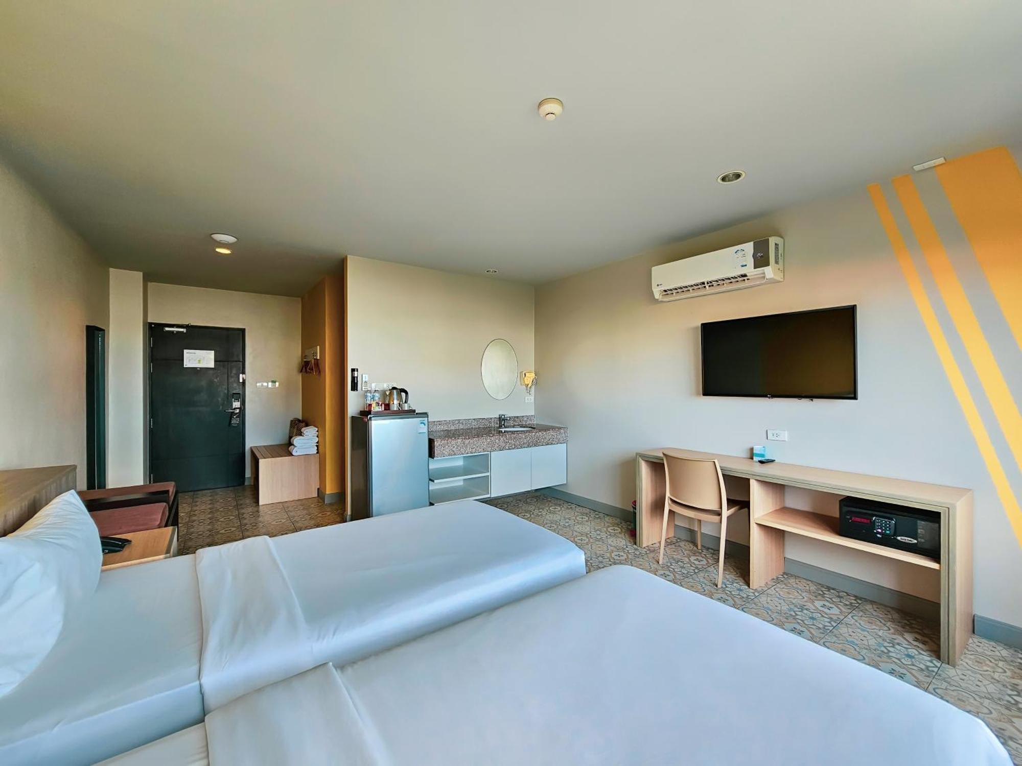 Recenta Suite Phuket Suanluang Exteriör bild