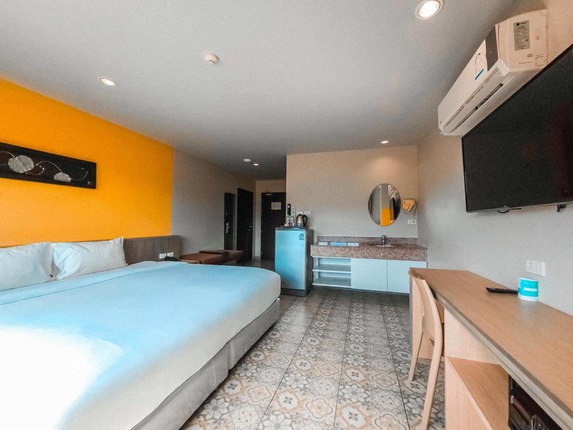 Recenta Suite Phuket Suanluang Exteriör bild