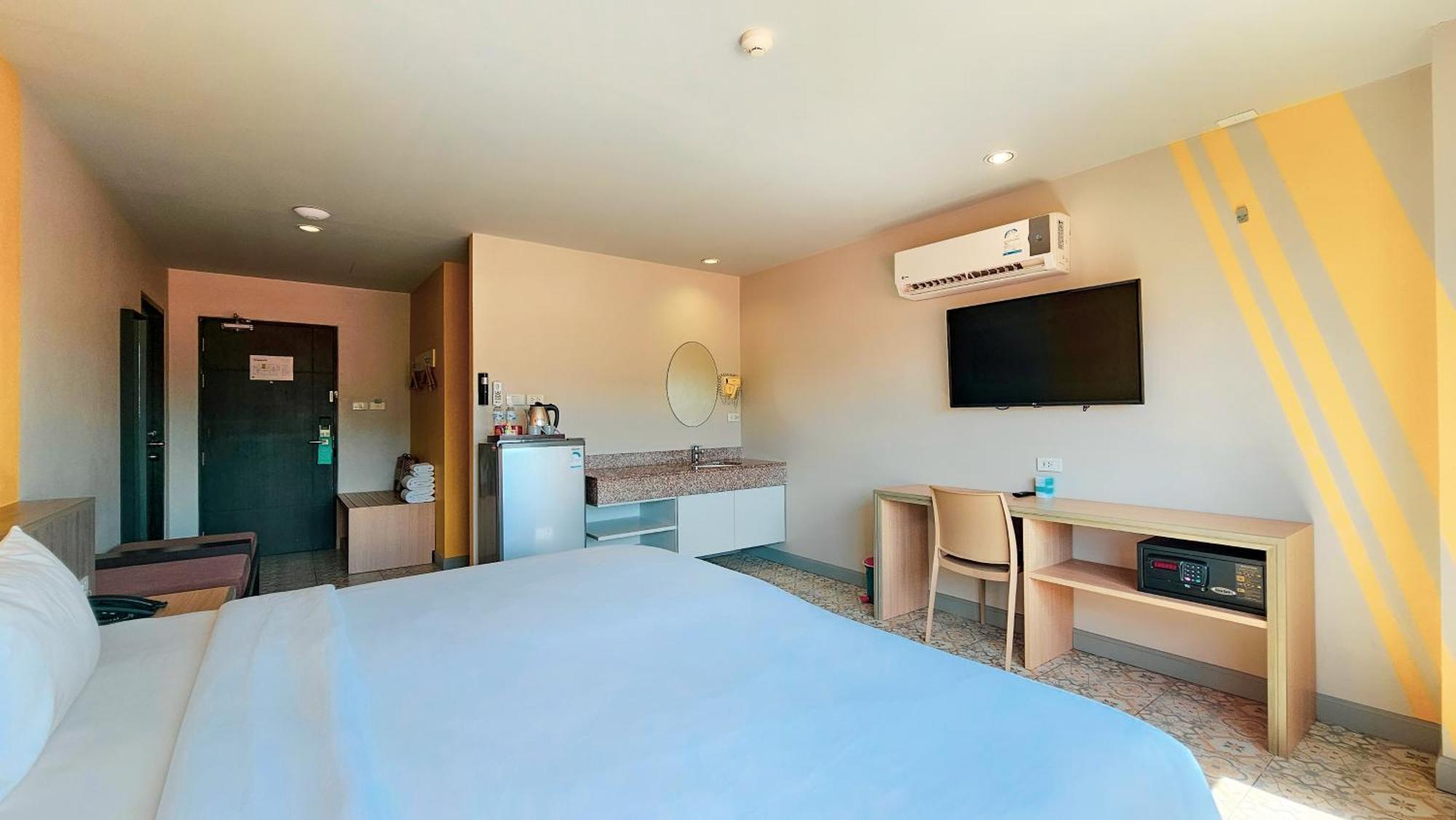Recenta Suite Phuket Suanluang Exteriör bild