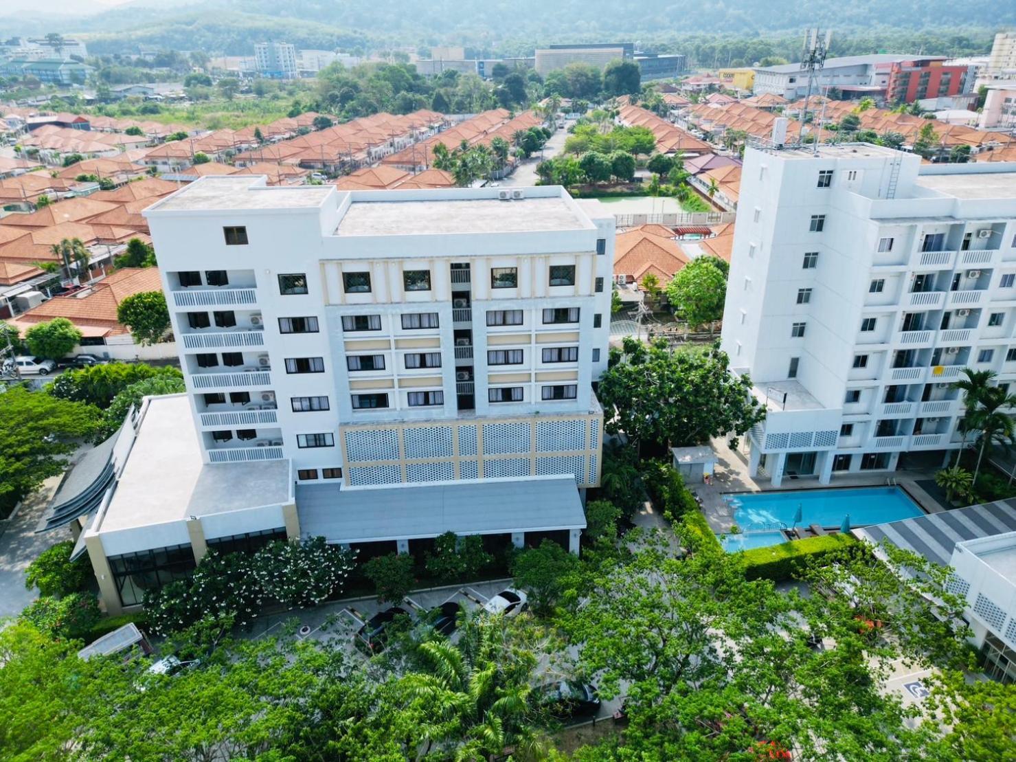Recenta Suite Phuket Suanluang Exteriör bild