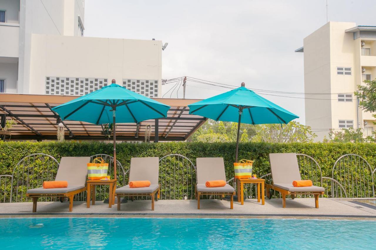 Recenta Suite Phuket Suanluang Exteriör bild