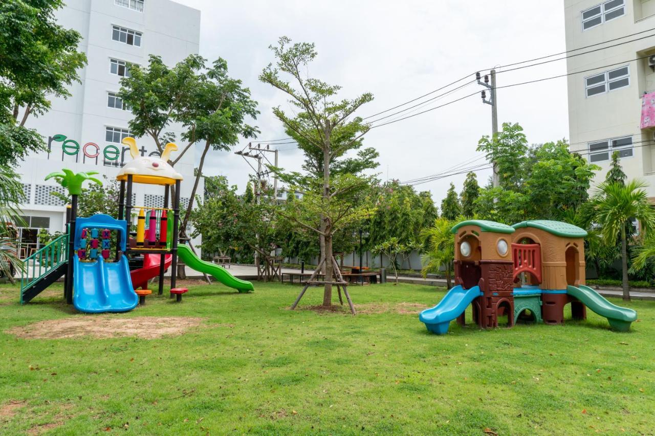 Recenta Suite Phuket Suanluang Exteriör bild
