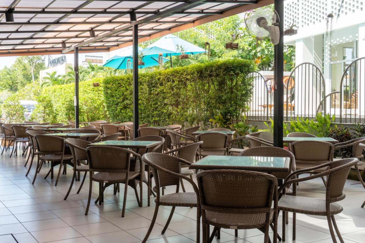 Recenta Suite Phuket Suanluang Exteriör bild
